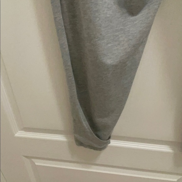 Lululemon beautiful yoga pants open two sides to be comfy when moving around. - Picture 8 of 11